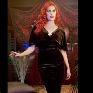 PinUp Girl Laura Byrnes California Gilda Gown & Gilda Cape in Brown Velv…